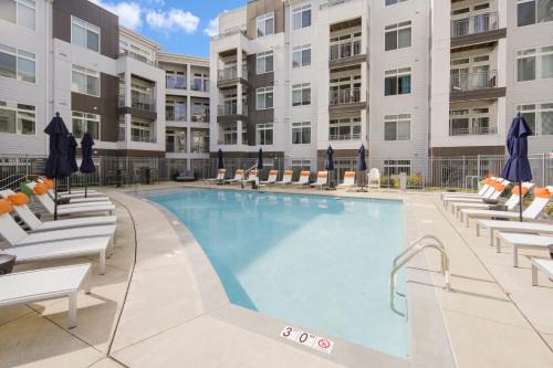 Global Luxury Suites at Reston