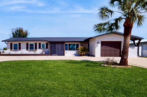 Golf Cart & Heated Pool: Rotonda West Getaway!
