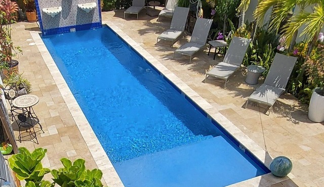 Gorgeous 1BR Villa- DISC Apr-Nov week/monthly. Saltwater Pool, Walk to Ave/Beach