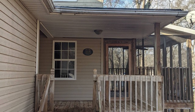 Gorgeous 2br/2ba townhome on Lake Hartwell with shared dock privileges