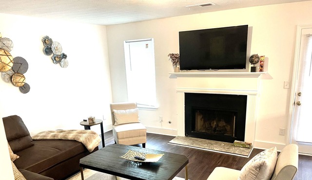 Gorgeous 3BR/2.5BA Home 10mi from Atlanta Airport!