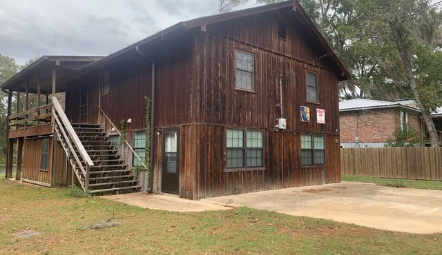 Gorgeous house on the river at Caddo Lake that sleeps up to 9 guests