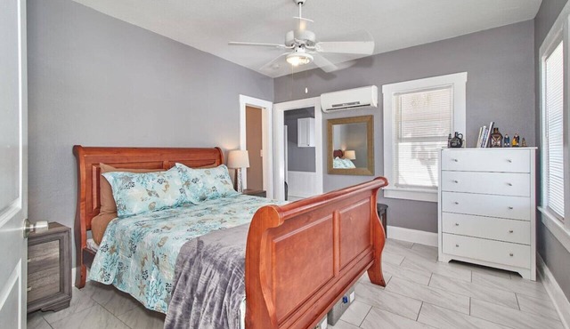 Gorgeous Loft Apartment - Centrally Located Tampa