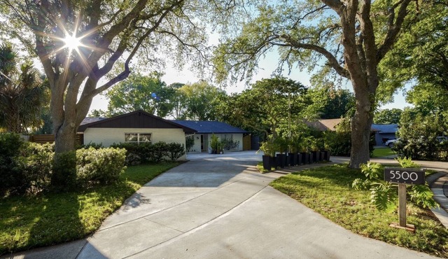 Gorgeous, spacious Mid Century Sanctuary in the heart of Orlando, Florida