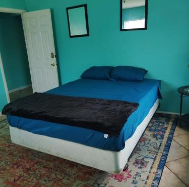 GpL 5544 Cozy Getaway with Bright Colors & Full Kitchen