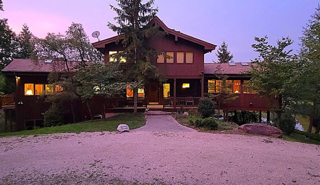 Grace Woods - Lakefront Retreat -2 Homes - Sauna - Private 40-Acre