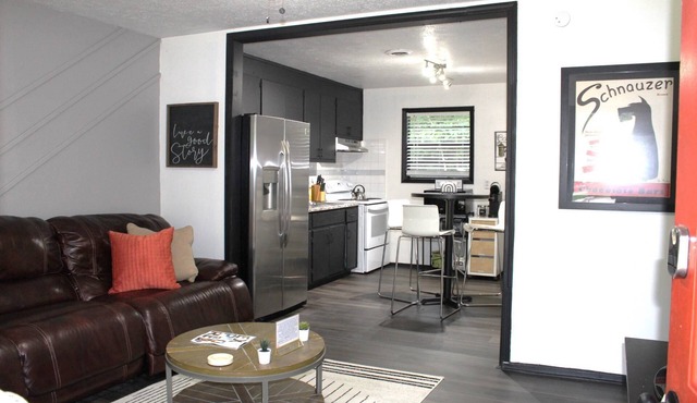 Great Extended Work Stays-Pet-Friendly Cozy 1BR, Driveway Parking, 30M from Downtown Atlanta