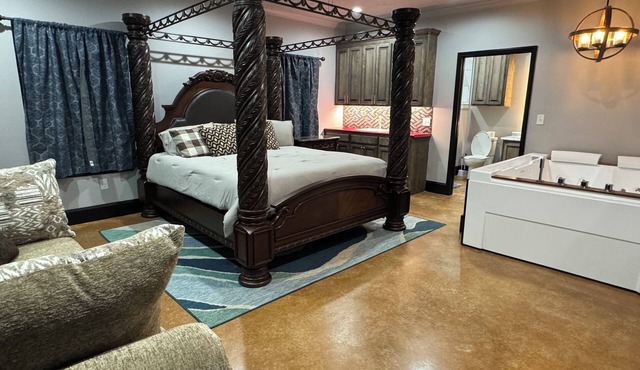 Green Loft Porches –2 Bedroom Retreat! Peaceful, Spacious & Stylish