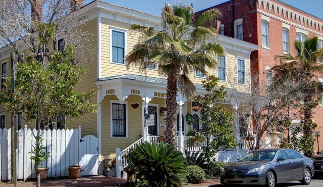 Green Palm Inn