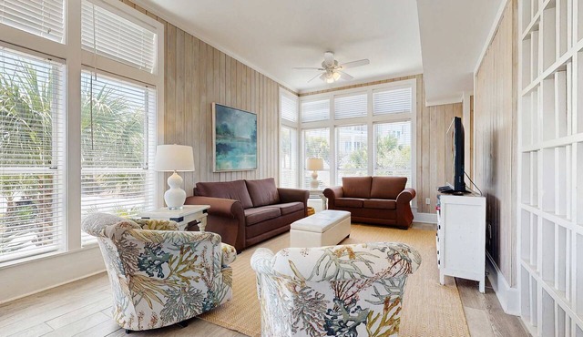Gulf-front duplex with amazing views & screened deck - right on the beach