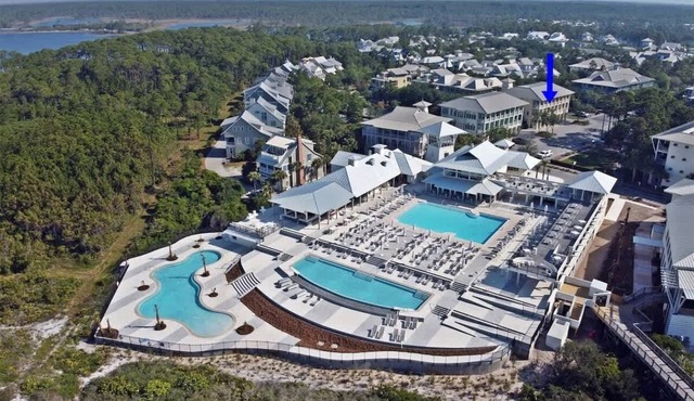 Gulf Side Condo Steps from Beach-Community Pool