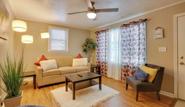 Half-Mi to Dtwn: Hinesville Family Home w/Yard!