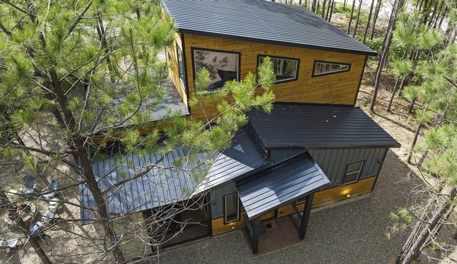 Hang Loose- Sleeps 8, 2 King Suites + Bunkroom