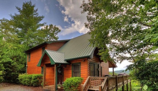 Harvest Moon- Pet Friendly | Entertaining Game Room | Outdoor Fire Pit | Large Hot Tub