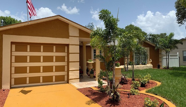 Heated Pool Summer Escape Sun-Splashed 3 BR/2 BA Getaway