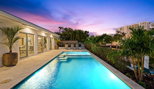 Heated Pool Waterfront Retreat – A Fun, Sun-Soaked Florida Getaway on the Waterway Escape Now!