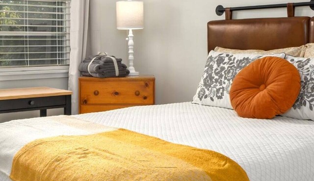 Heights Brands by Oasis - Condo Uno - the best of Birmingham - charming home