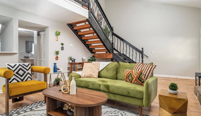 Heritage Haus: Stylish 2BR Near Marietta Square/Dogs Ok/Parking + WFH Ready