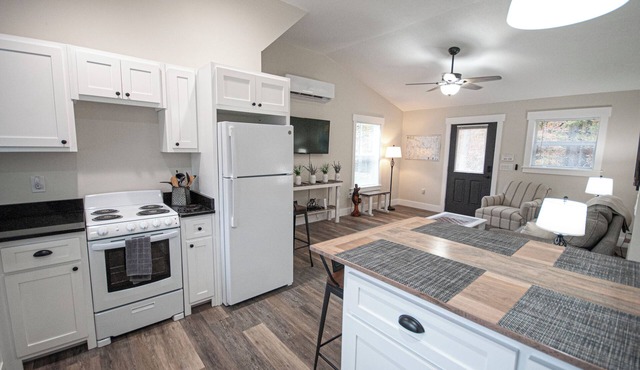 Hiawassee Hideaway 1 Bedroom Bath Stylish Getaway in Hi River Country!