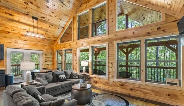 Hidden 3BR 2BA w/King Bed in Heart of RRG!
