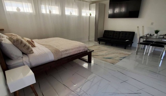 Hideaway Haven: Cozy studio with WiFi, AC in charming Largo