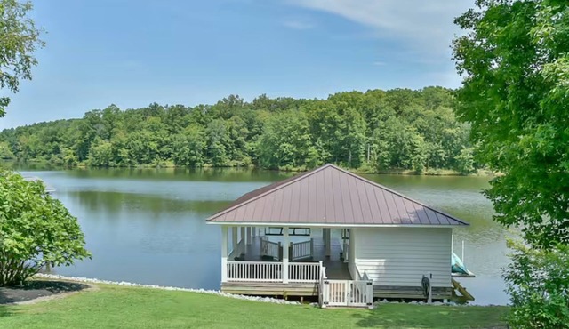 Hideaway Haven - Hot Tub, Firepit & Private Dock