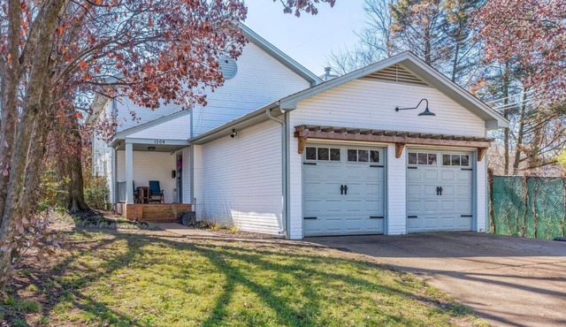 High-end neighborhood, large fenced backyard 2025 Summer special is on!