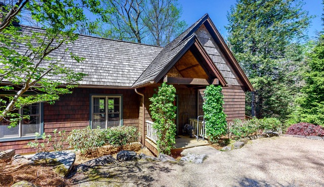 High Pond Cottage in Lake Osseroga | 2 Screened Porches, Stone Patio w Fireplace