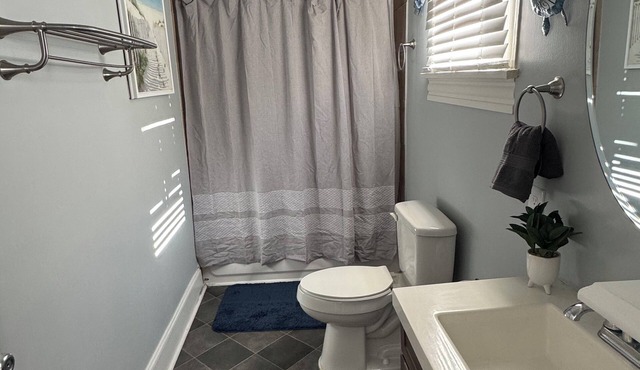 Highland Ave 1-Bedroom Apartment