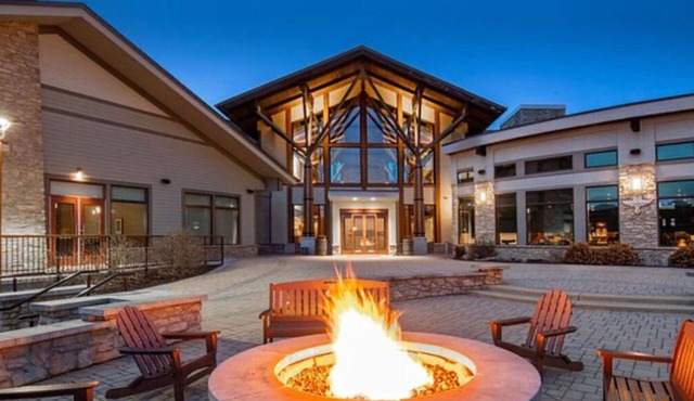 Highland Double | Steps to Slopes & Pool