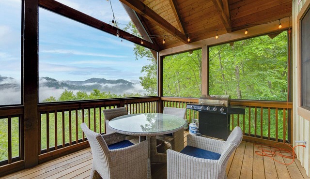Hike & Boat: Cozy Bear Lake Cottage!