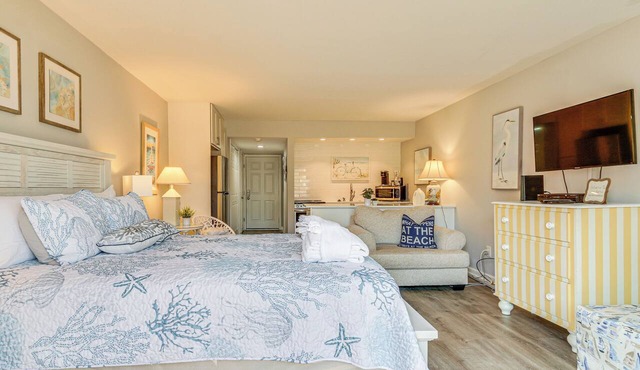 Hilton Head Island Studio w/Patio: Walk to Beach!