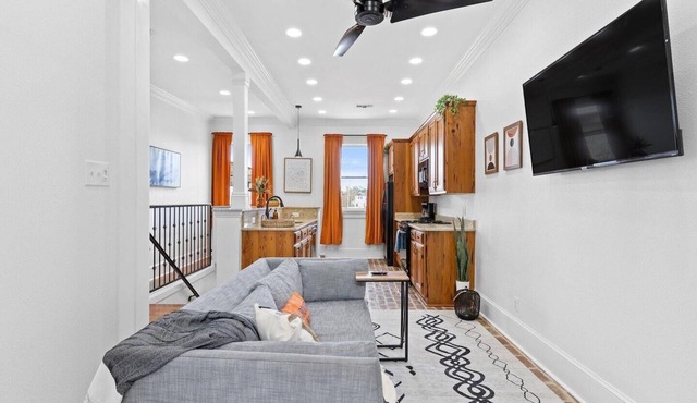 Historic 2BR Mid-City home with private balcony. Steps to streetcar, 10 mins to French Quarter.