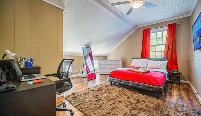 Historic Cabbagetown by FIFA Stadium, walk to Eastside BeltLine, Krog St. Market