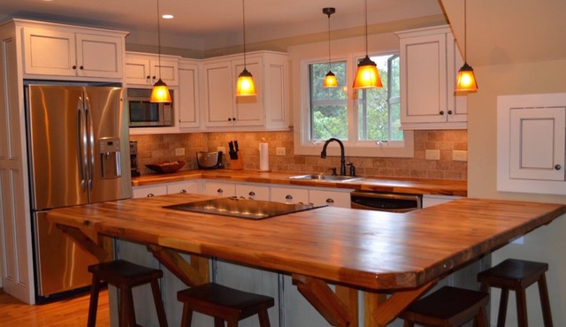 Historic District Lofty Bungalow