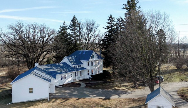 Historic Driftless Farmhouse ~ Military Ridge Retreat