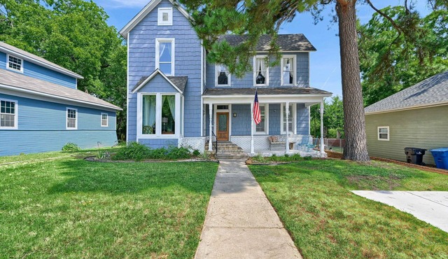 Historic home half a mile from Downtown Denison and minutes to Lake Texoma.