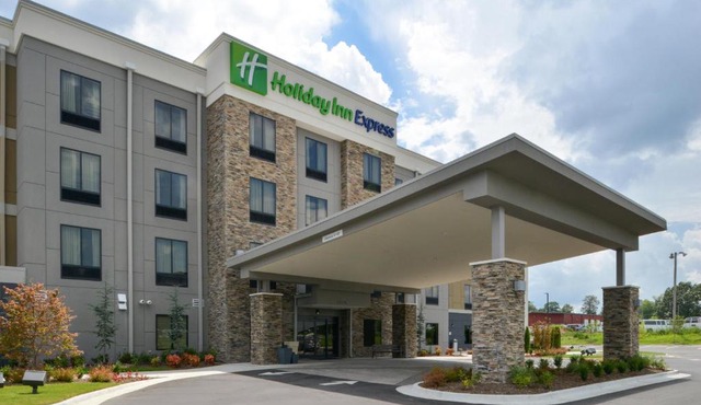 Holiday Inn Express and Suites Bryant - Benton Area by IHG