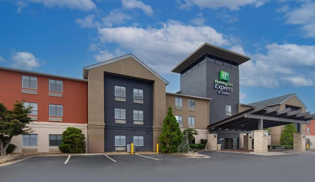 Holiday Inn Express & Suites Locust Grove by IHG
