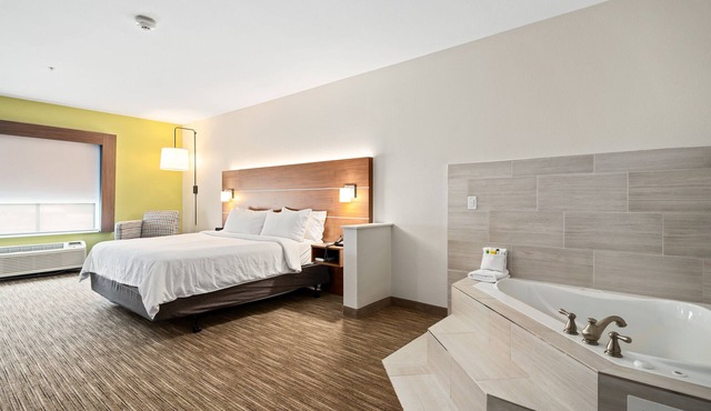 Holiday Inn Express Suites Van Buren-Ft Smith Area by IHG
