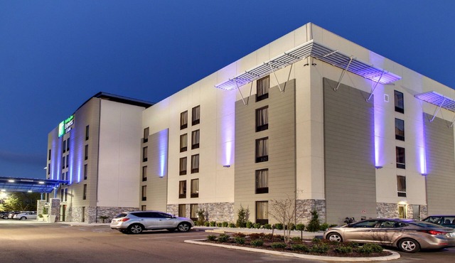 Holiday Inn Express & Suites Jackson Downtown - Coliseum by IHG