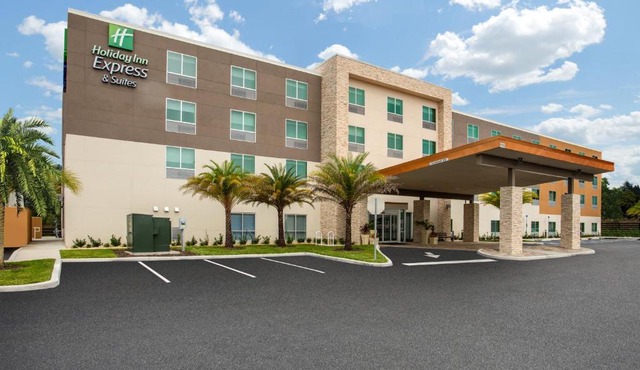 Holiday Inn Express & Suites - Deland South by IHG