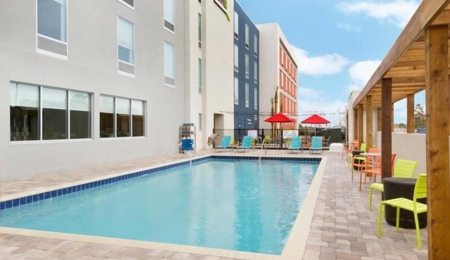 Home Away From Home! Pet Friendly King Suite, Heated Pool & Free Breakfast!