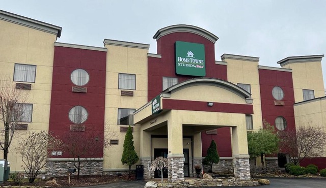 HomeTowne Studios & Suites by Red Roof Washington