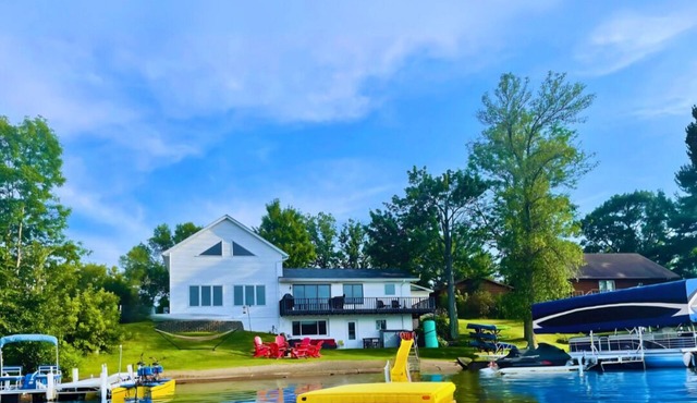 ★ Horseshoe Haven ★ Lake Home with Stunning Views★