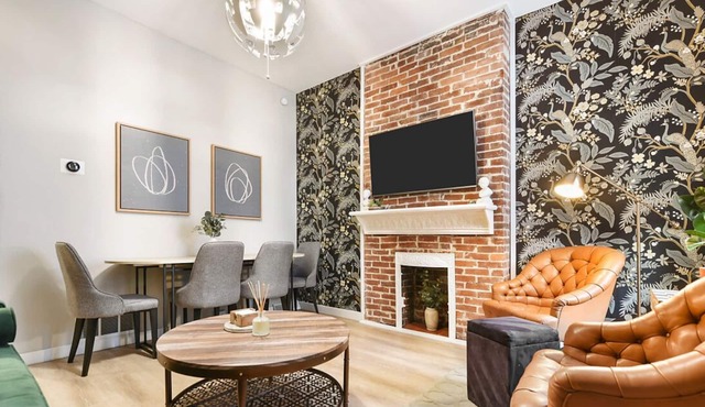 ★ HostWise Stays ★ Stunning Remodel, Off-Street Parking, Amazing Location!