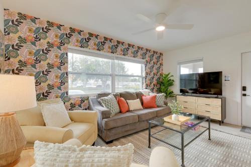 Hot Tub & Courtyard Access! North Palm Beach Home