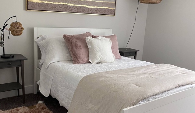 ⭐️Hot Tub⭐️ Luxury Getaway Near GSP Airport Downtown Greer Greenville Spartanburg