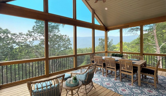 Hot Tub & Mtn Views at Luxe Lake Arrowhead Getaway