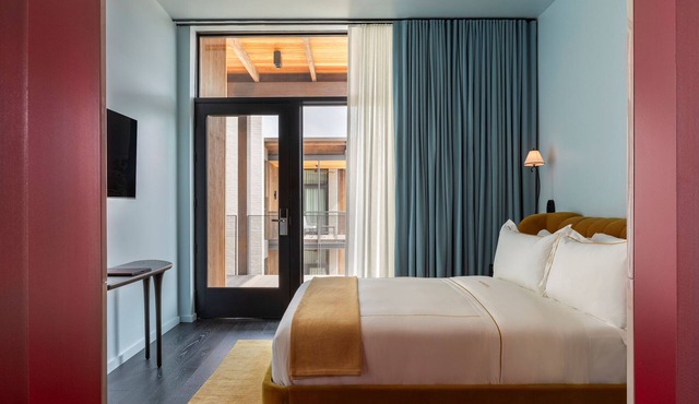 Hotel Saint Augustine in Houston